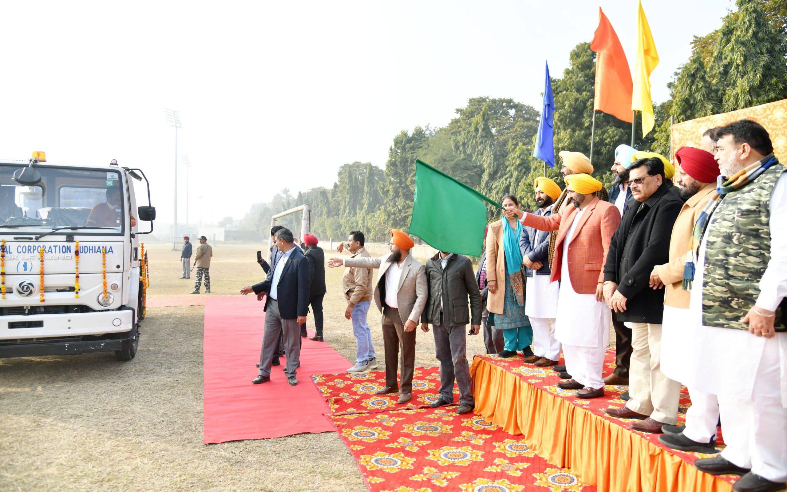 लुधियाना निवासियों को नये वर्ष की सौग़ात, नगर निगम के लिए 19 करोड़ रुपए की लागत वाली मशीनरी को हरी झंडी दिखाई  